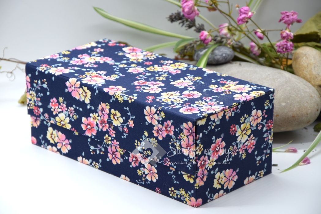 Teebox ca. 21,4x10,4x8,4 cm | floral | dunkelblau | Art. Nr. 97040508